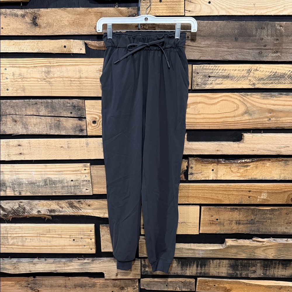Lululemon Stretch High-Rise Jogger *Full
Length In - Grey Sage Size 0